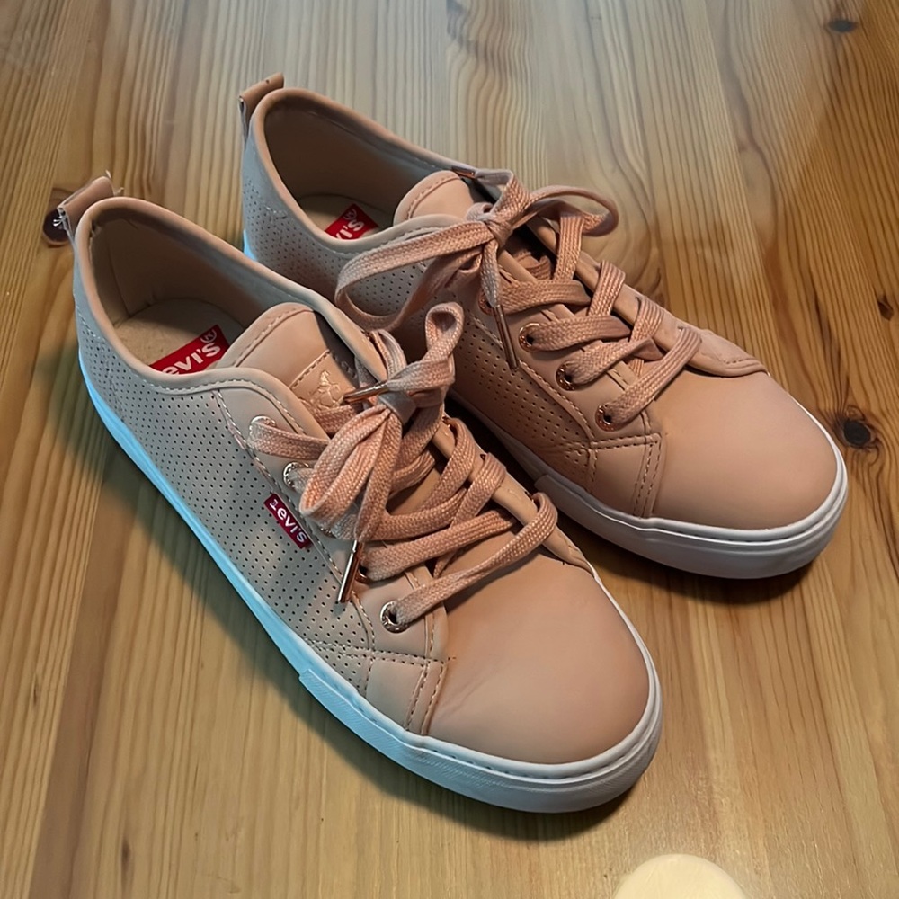 Levi blush pink womens 7.5